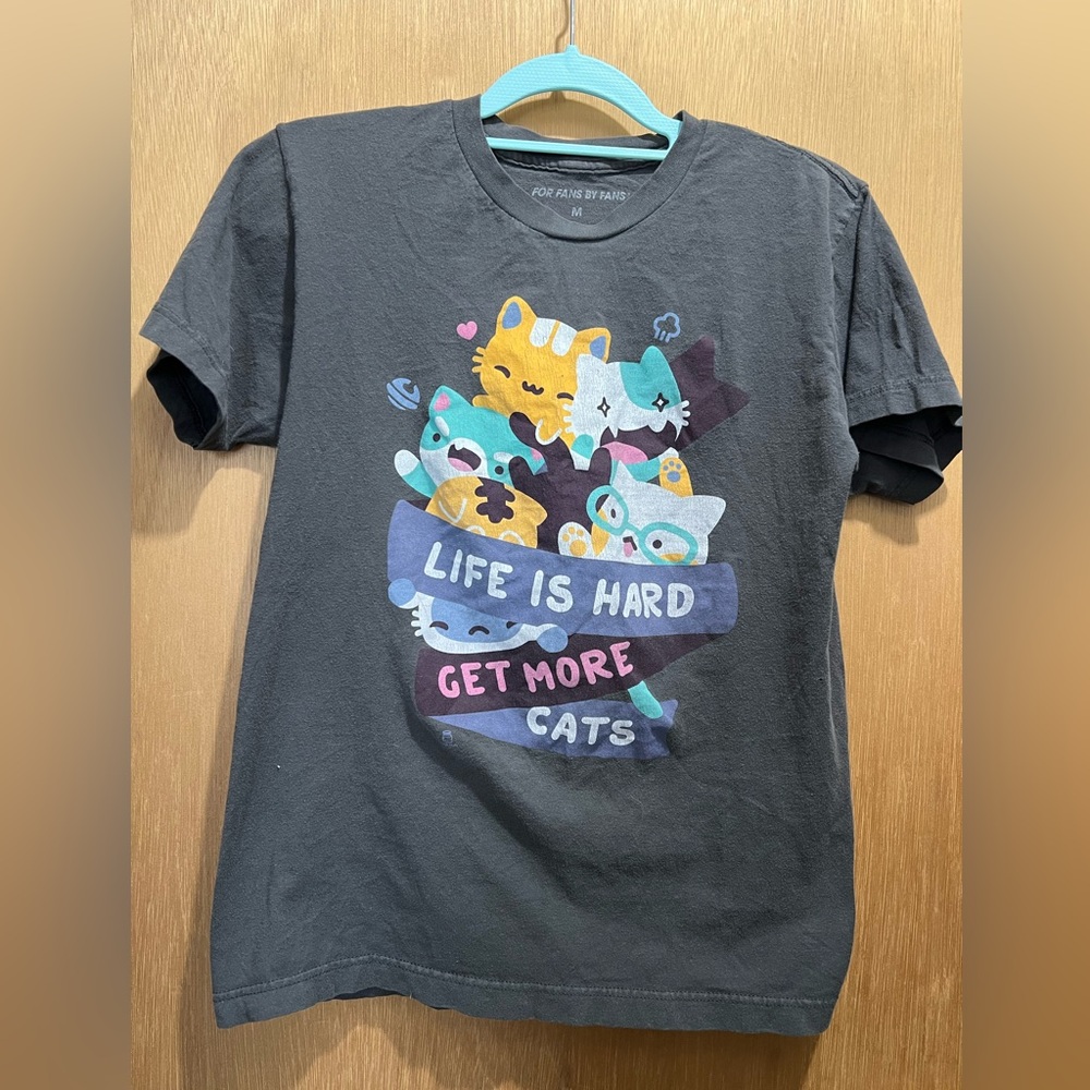 Size medium cute cat tee